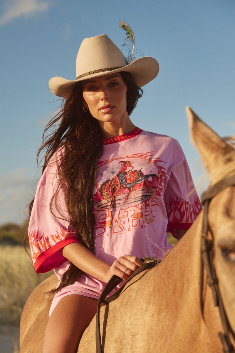 THE VERY OVERSIZED FLAMING COWBOY TEE - PINK