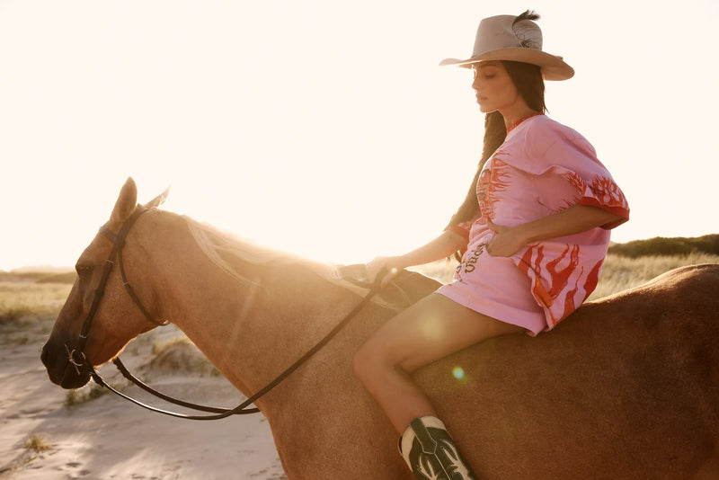 THE VERY OVERSIZED FLAMING COWBOY TEE - PINK