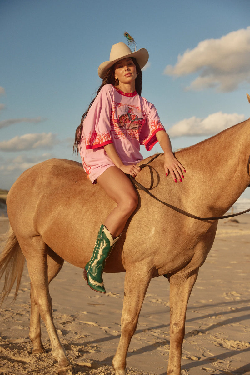 THE VERY OVERSIZED FLAMING COWBOY TEE - PINK