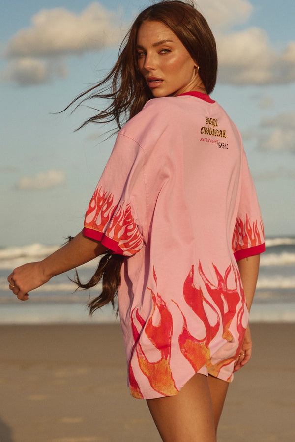 THE VERY OVERSIZED FLAMING COWBOY TEE - PINK